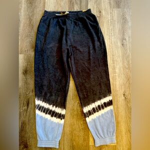 Victoria’s Secret PINK women’s sweatpants. New with tags. Size large.